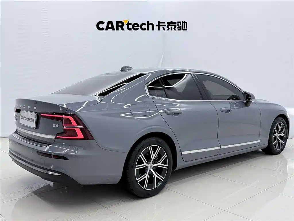 Volvo S60 2023