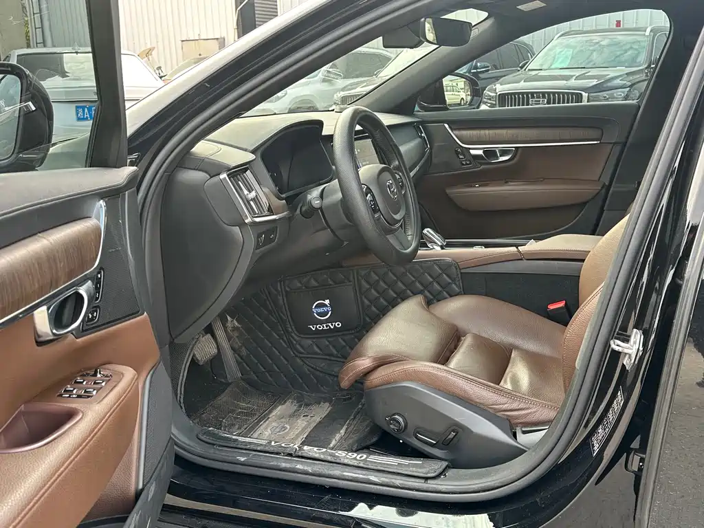 Volvo S90 2022