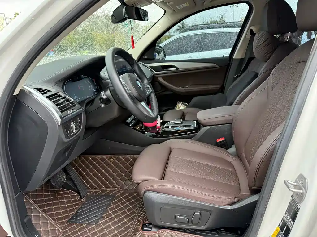 BMW iX3 2024