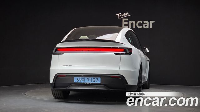 Tesla Model Y 2026