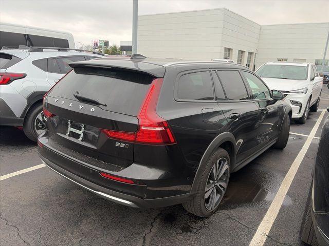 Volvo V60 Cross Country 2025