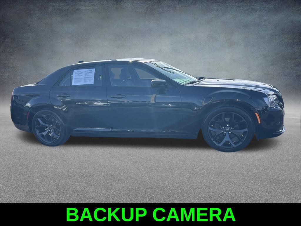 Chrysler 300 2021