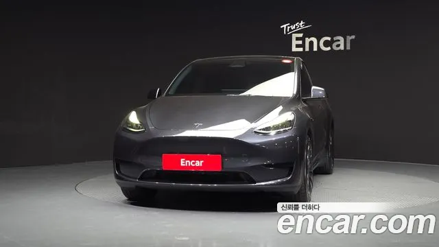 Tesla Model Y 2024