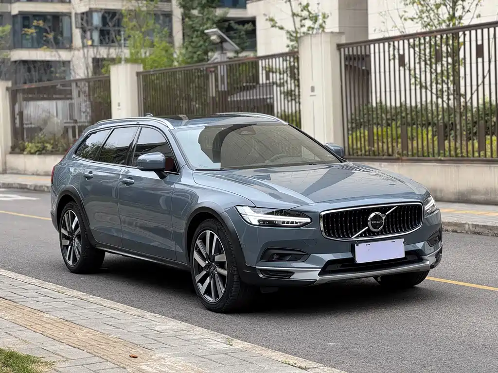 Volvo V90 2023