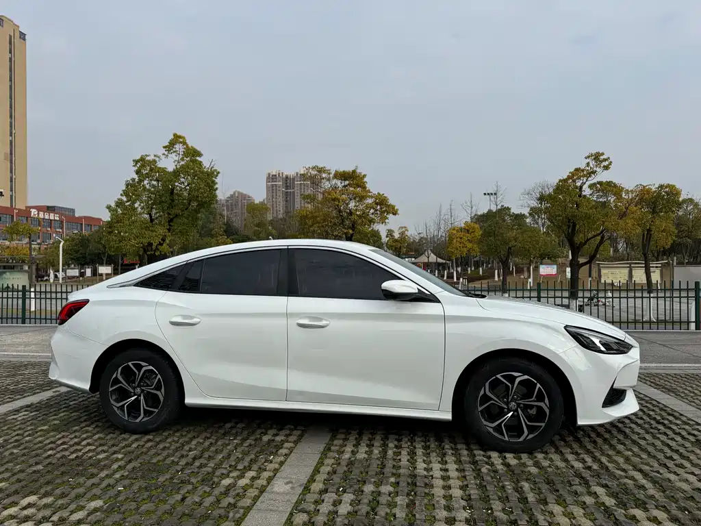 MG MG5 2022