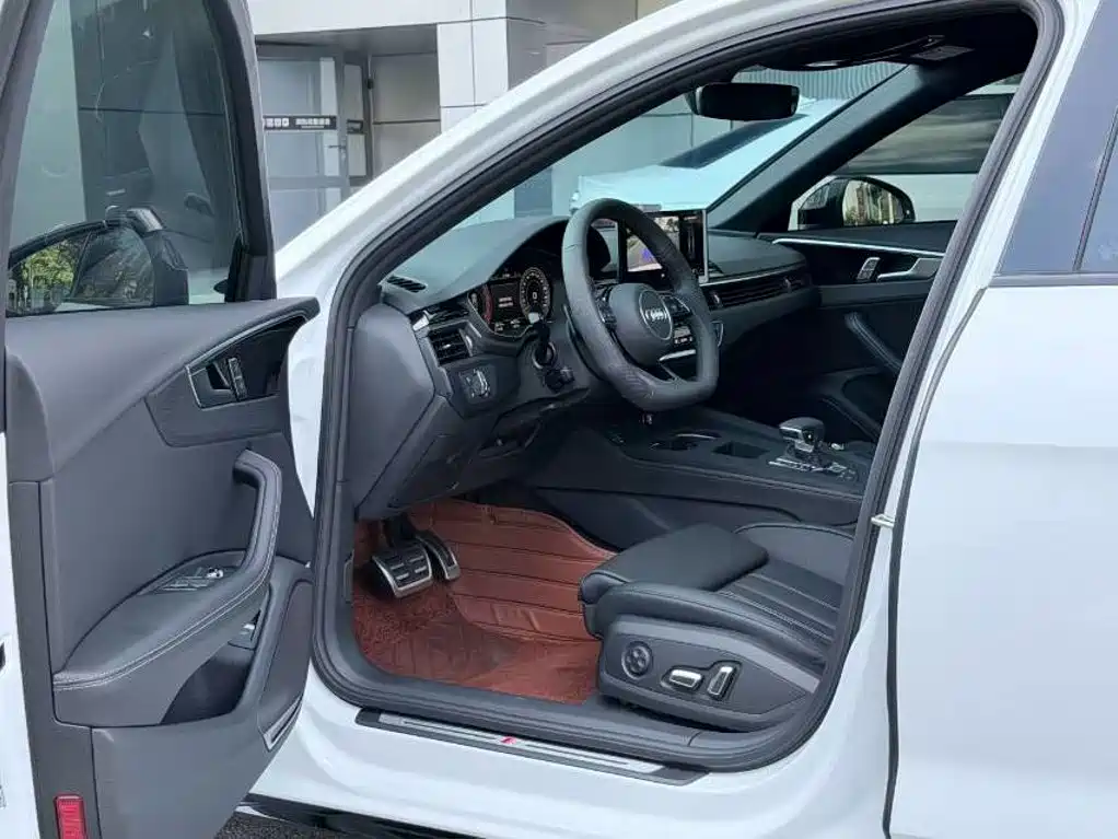 Audi A4 2025