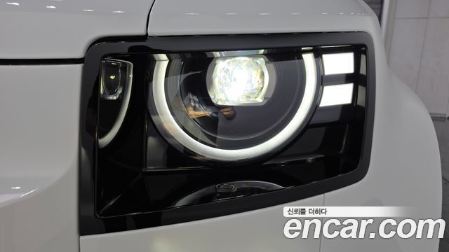 Land Rover Defender 2026