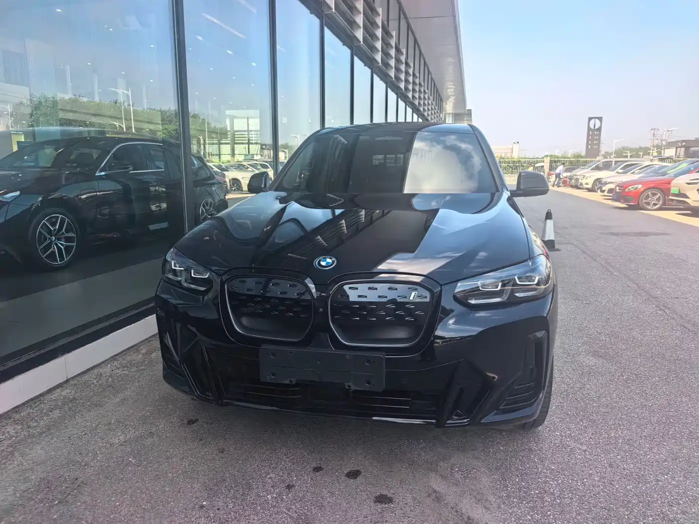 BMW iX3 2025