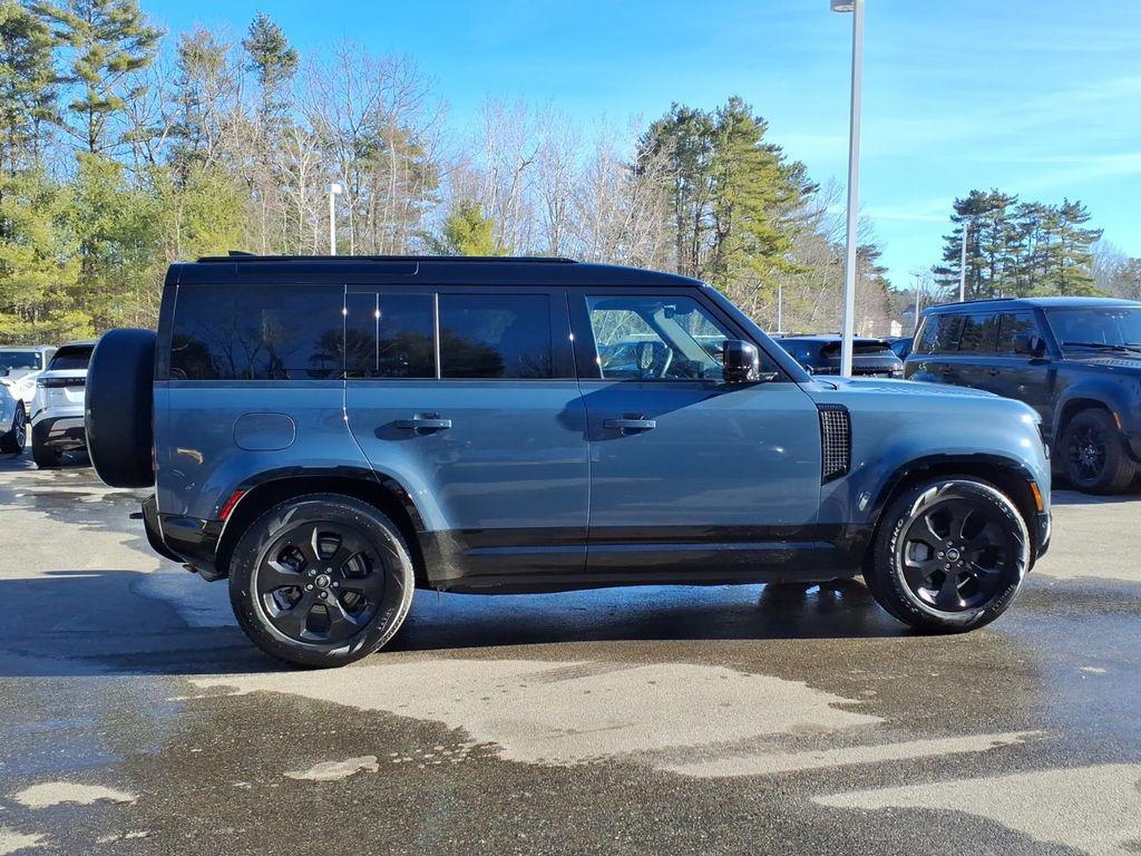 Land Rover Defender 2025