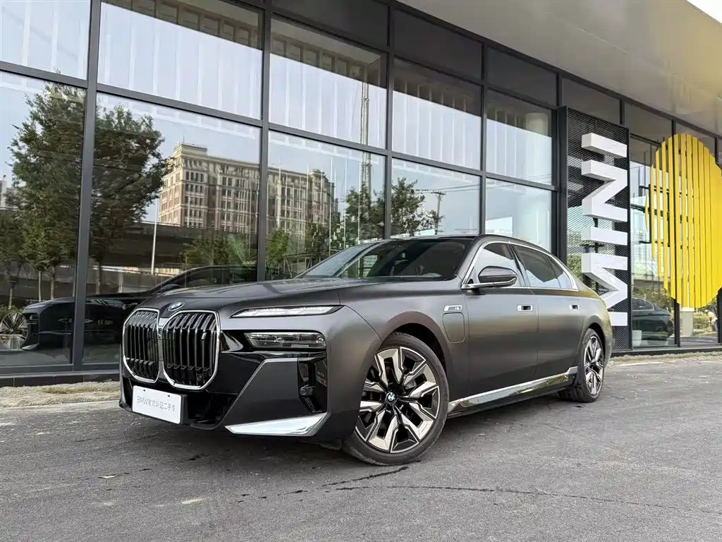 BMW i7 2025