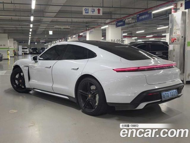Porsche Taycan 2021
