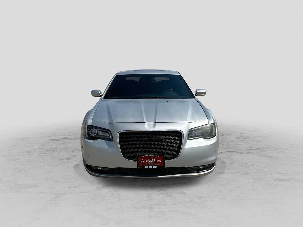 Chrysler 300 2021