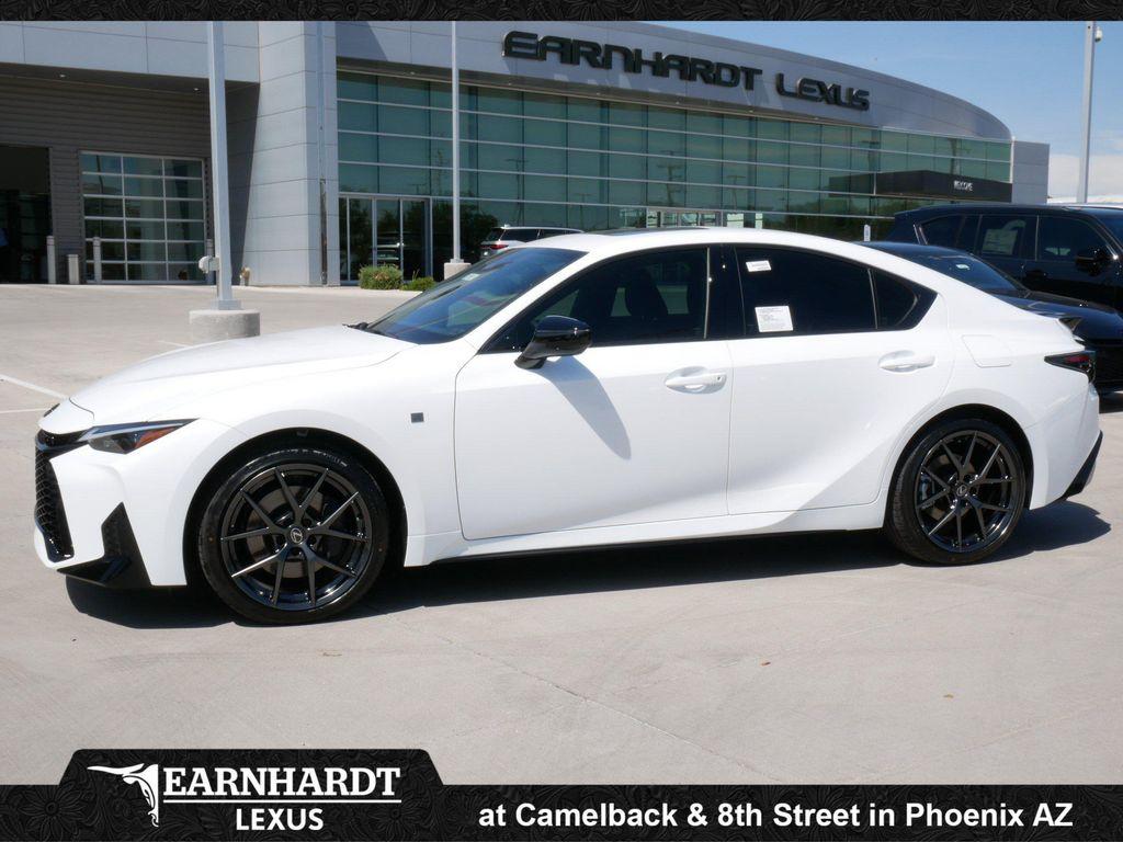 Lexus IS 2026