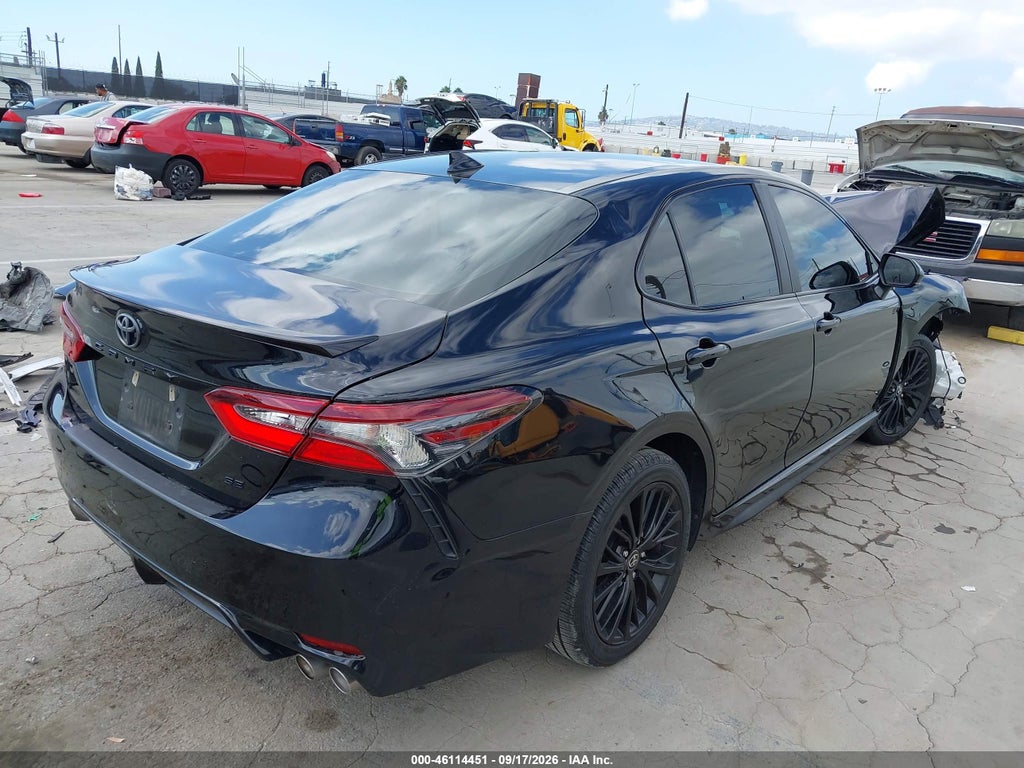Toyota Camry 2021