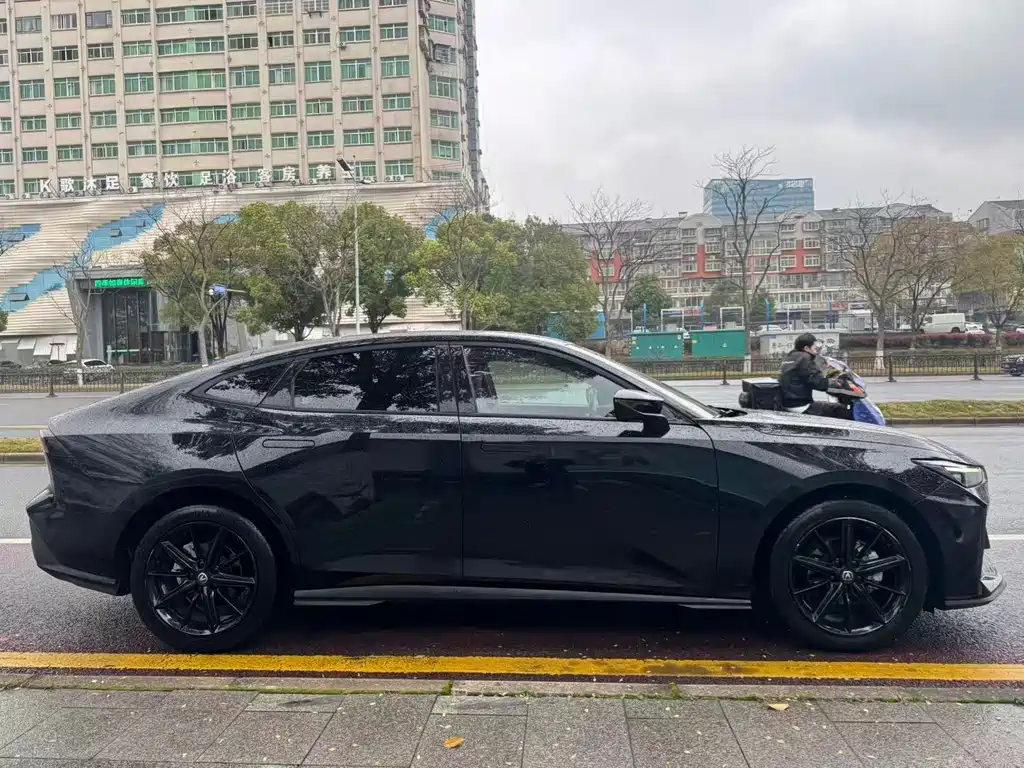 Changan UNI-V 2024