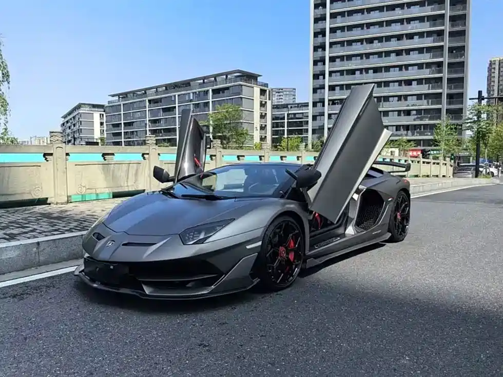 Lamborghini Aventador 2020