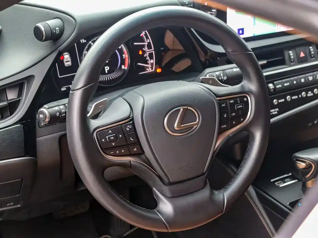 Lexus ES 2024