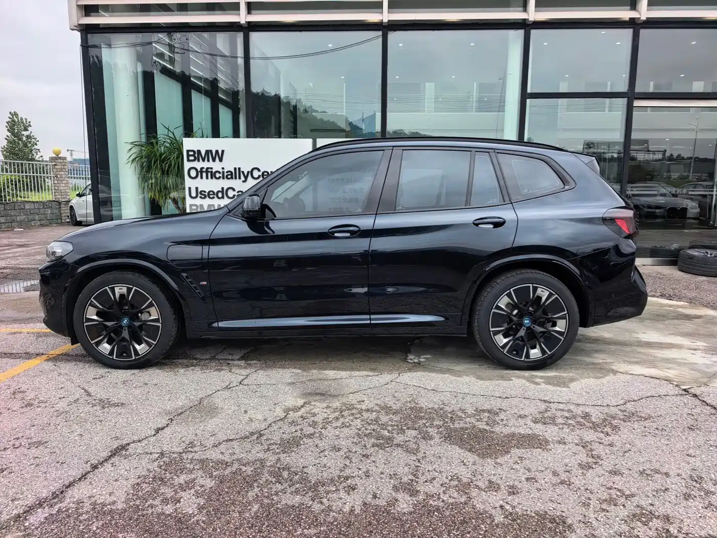 BMW iX3 2025