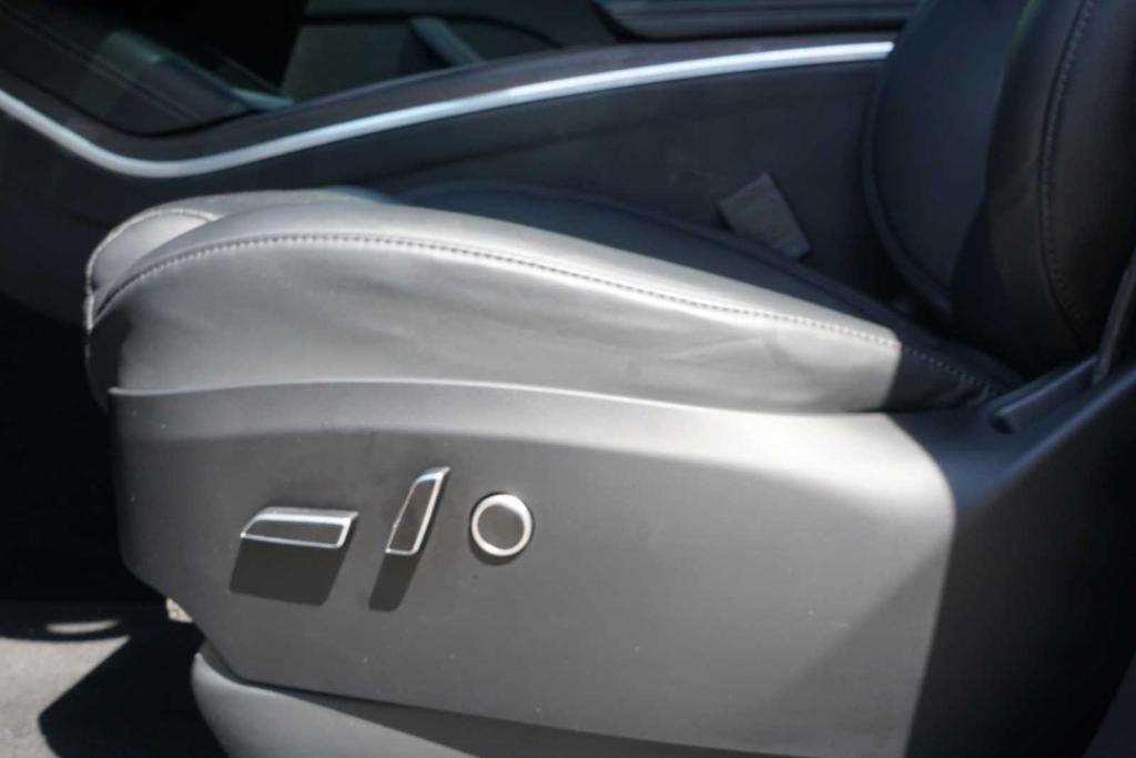 Tesla Model X 2024