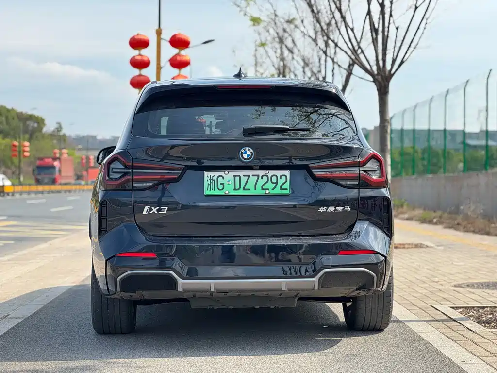 BMW iX3 2023