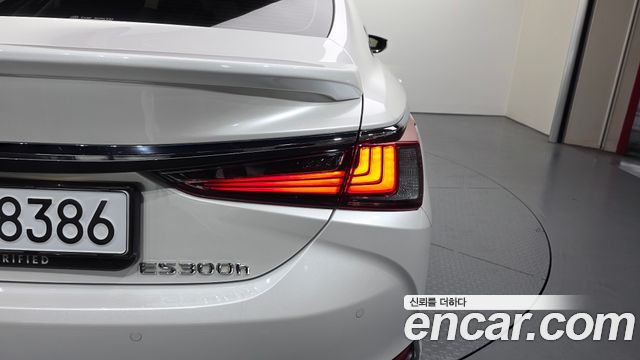 Lexus ES 2025