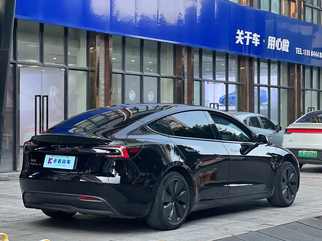Tesla Model 3 2024