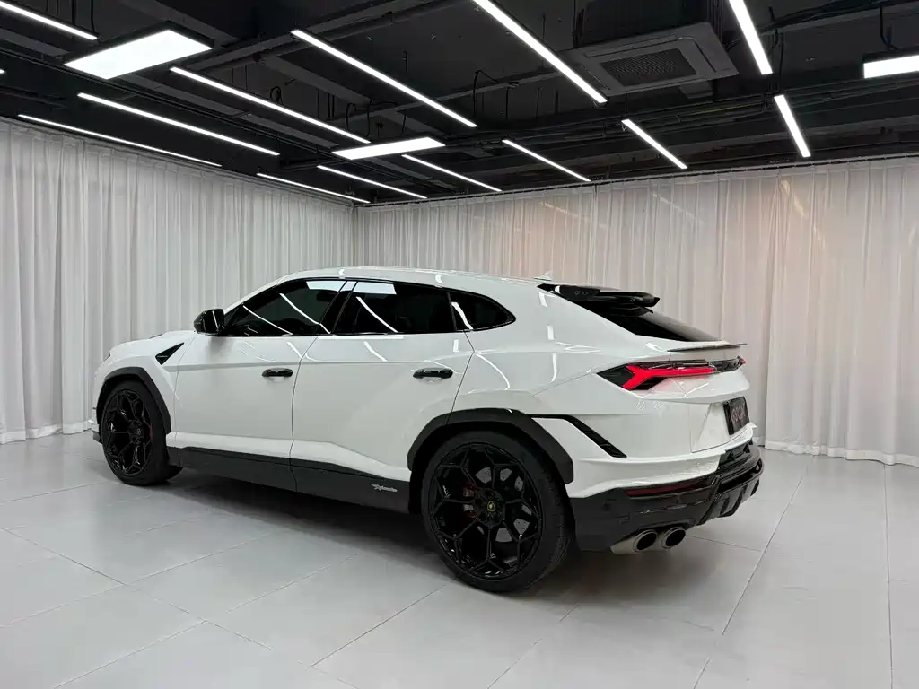 Lamborghini Urus 2024
