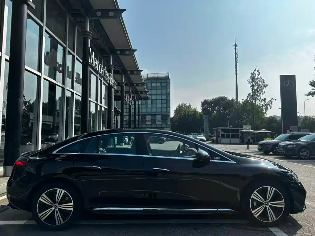 Mercedes-Benz EQE 2025