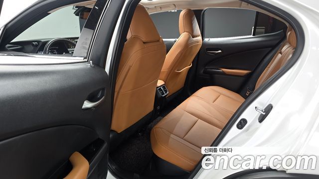 Lexus UX 2021