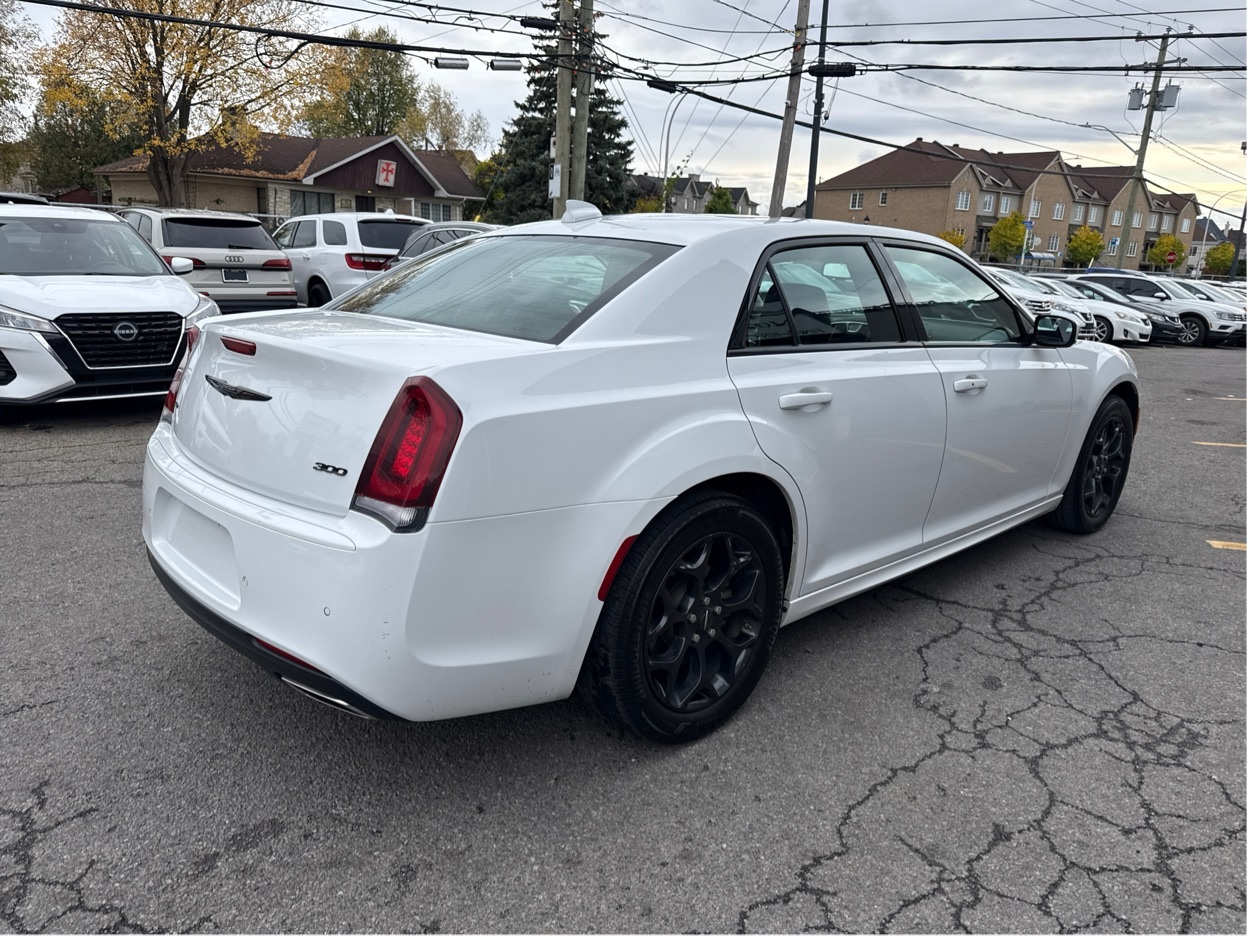 Chrysler 300 2023