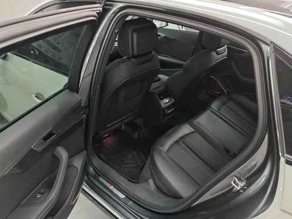 Audi A4 2023