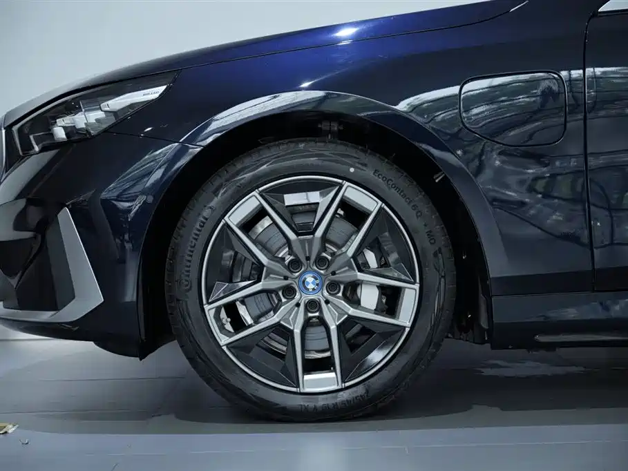 BMW i5 2024