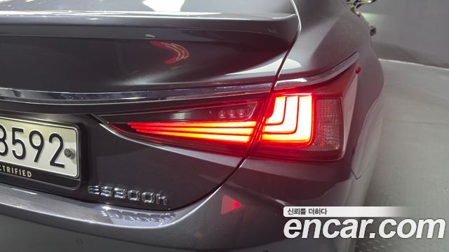 Lexus ES 2023