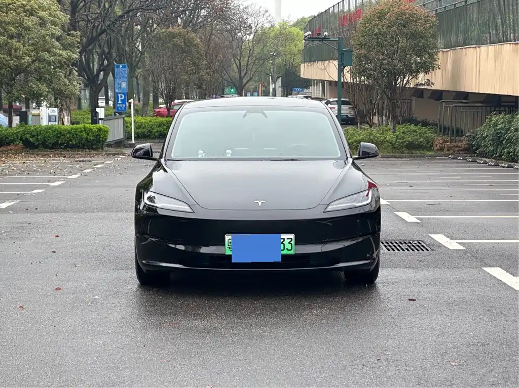 Tesla Model 3 2024