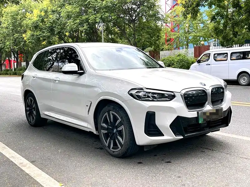 BMW iX3 2023