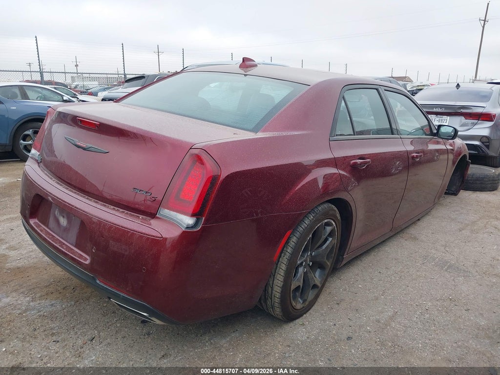 Chrysler 300 2021