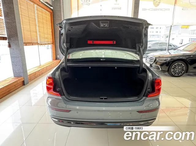 Volvo S60 2023