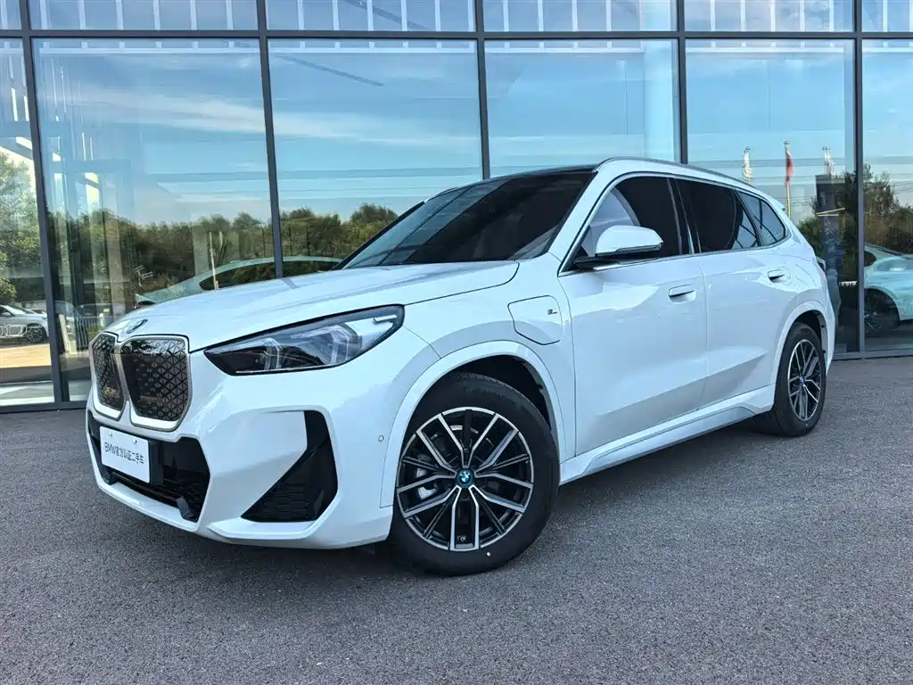 BMW iX1 2025