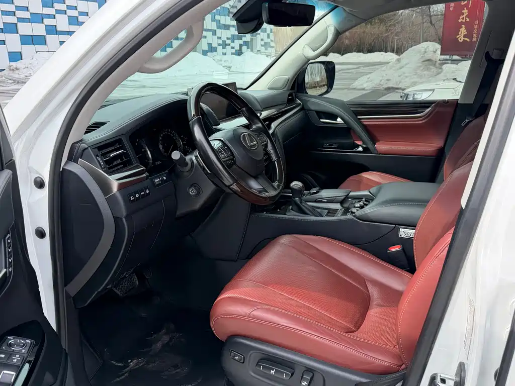 Lexus LX 2022