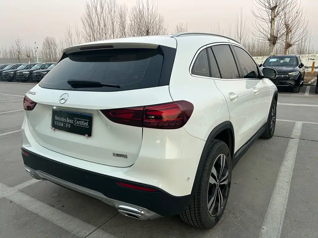Mercedes-Benz GLA 2024