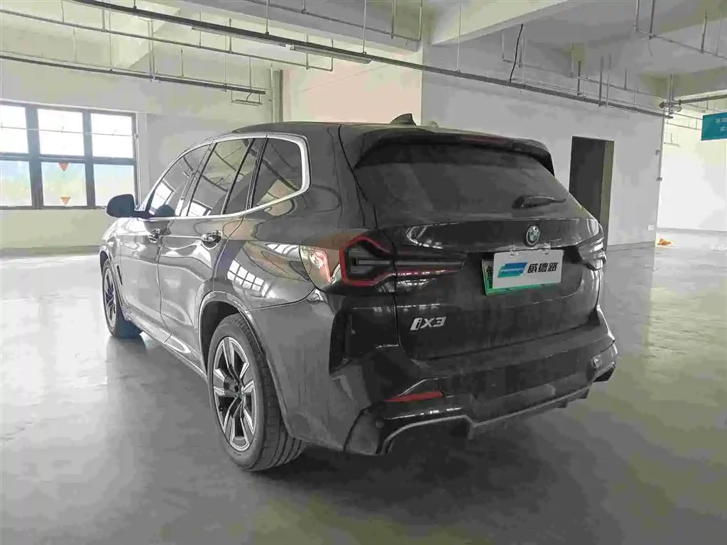 BMW iX3 2024