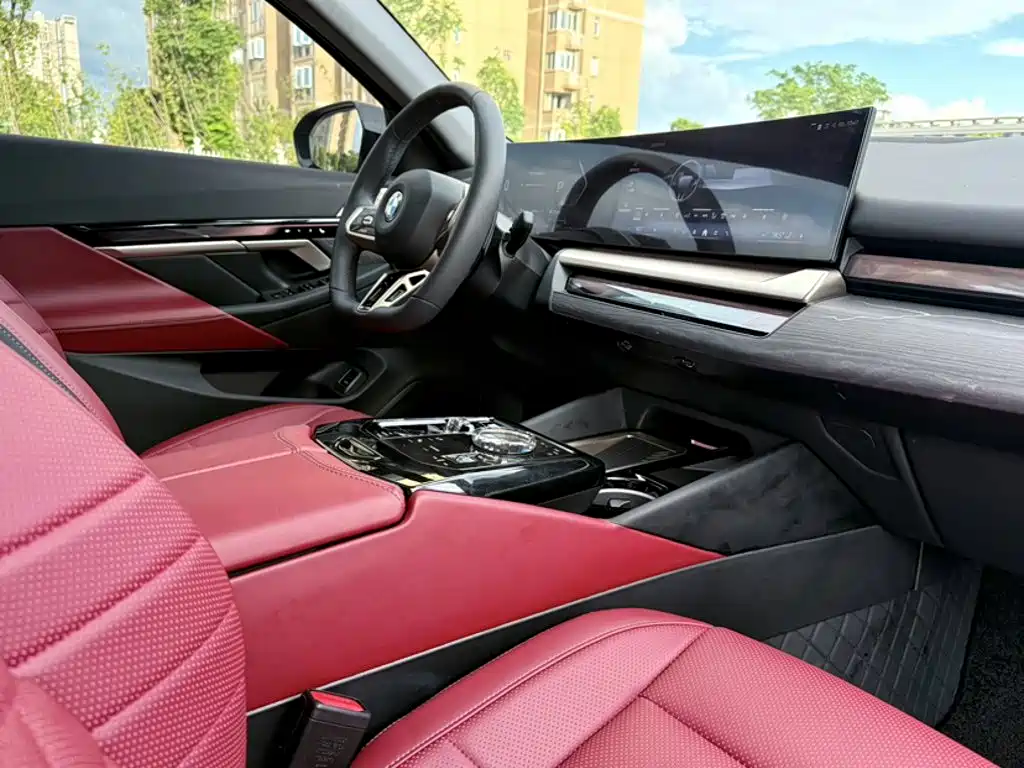 BMW 5 серии 2025