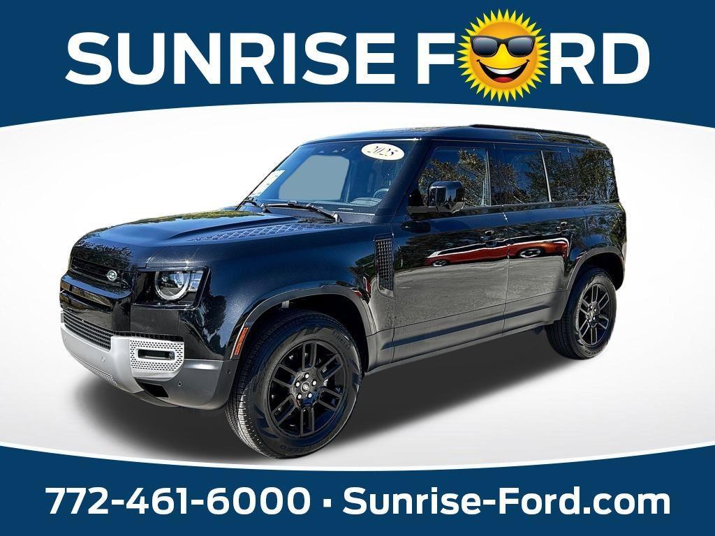 Land Rover Defender 2025