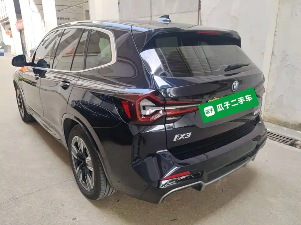 BMW iX3 2025