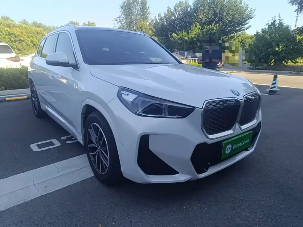 BMW iX1 2025
