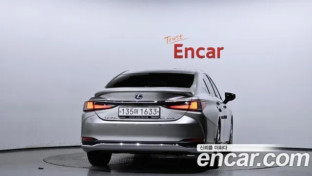 Lexus ES 2021