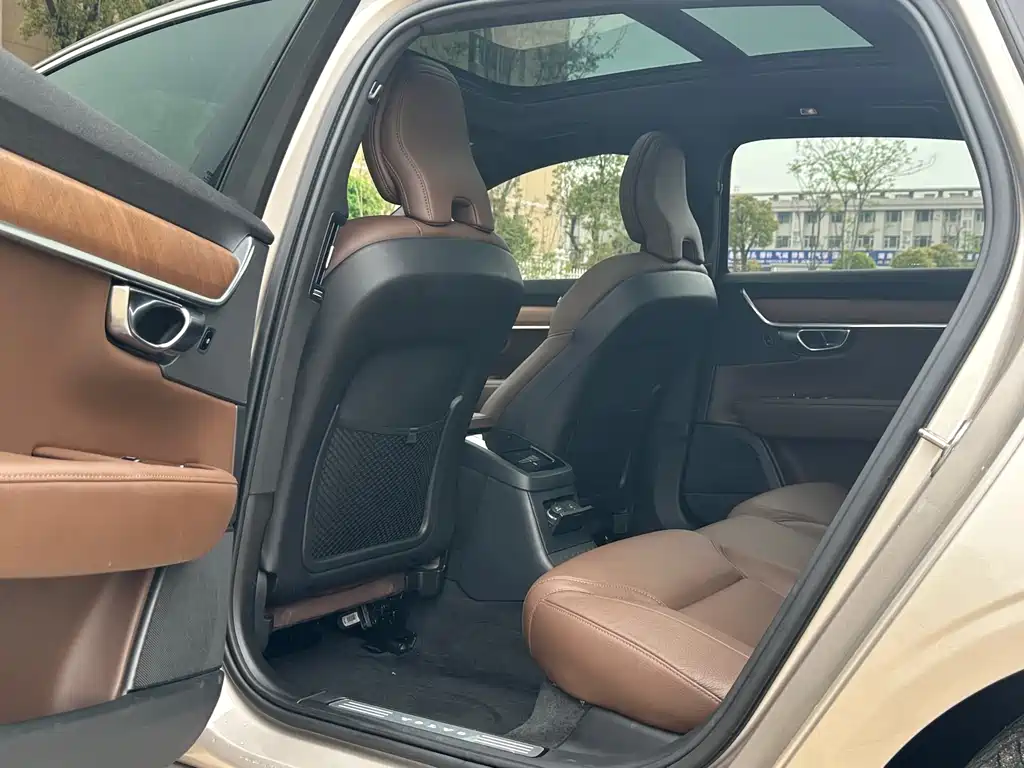 Volvo S90 2025