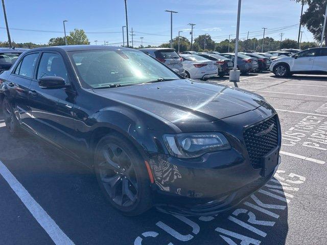 Chrysler 300 2021