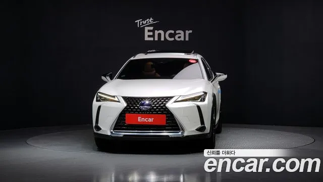 Lexus UX 2021