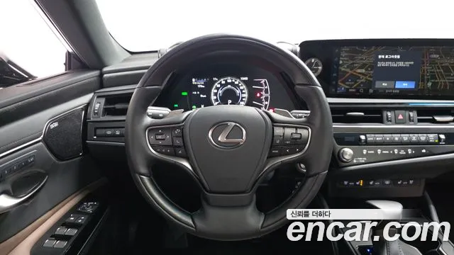 Lexus ES 2025
